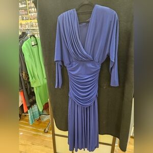 Blue v-neck dress 👗